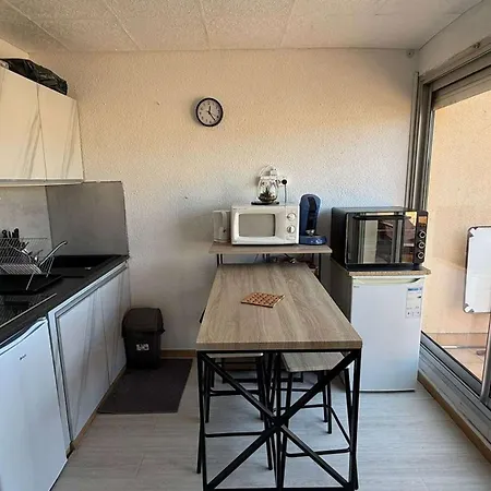 Aig168 Vue Port Avec Terrasse Parking Et Piscines