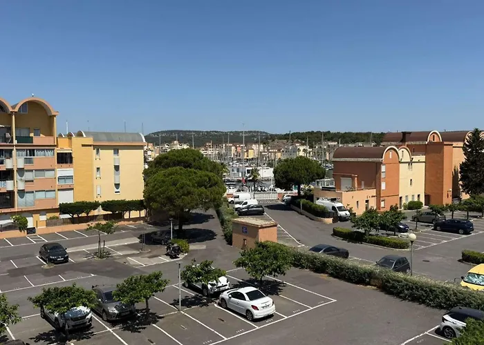 Aig168 Vue Port Avec Terrasse Parking Et Piscines 그륏상