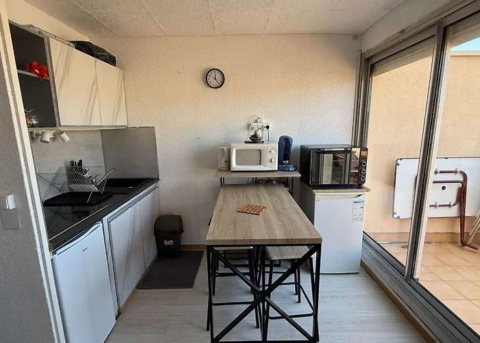 Aig168 Vue Port Avec Terrasse Parking Et Piscines